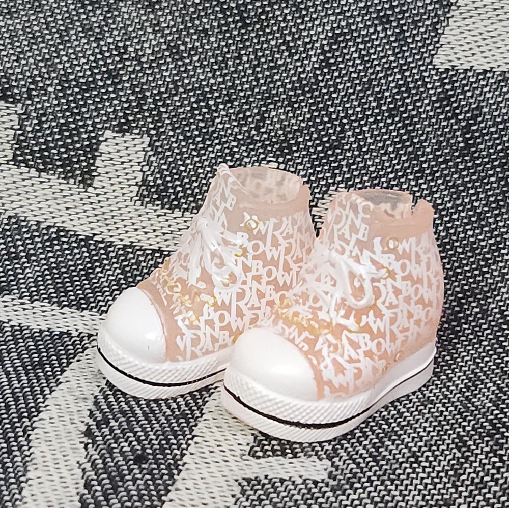 Rainbow High Series 3 2021 Georgia Bloom Shoes Allover Patterned Peach & White